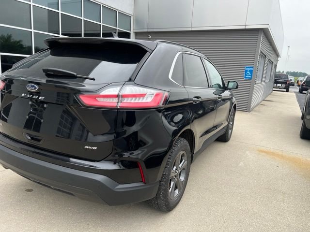 Used 2022 Black Metallic Ford SEL image 9