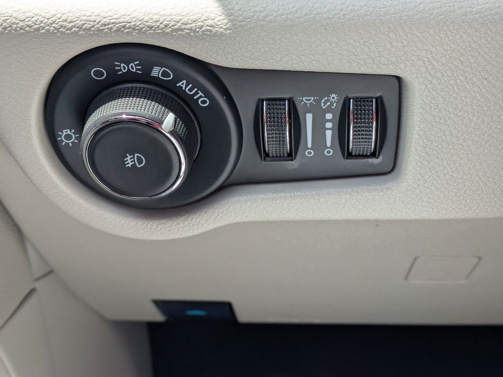 2024 Chrysler Pacifica Touring L - Photo 27