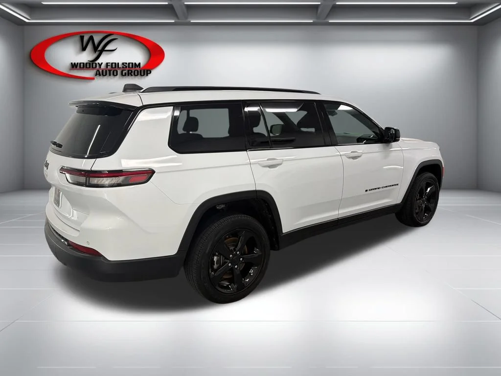 Used 2024 Bright White Clea Jeep Altitude X image 6