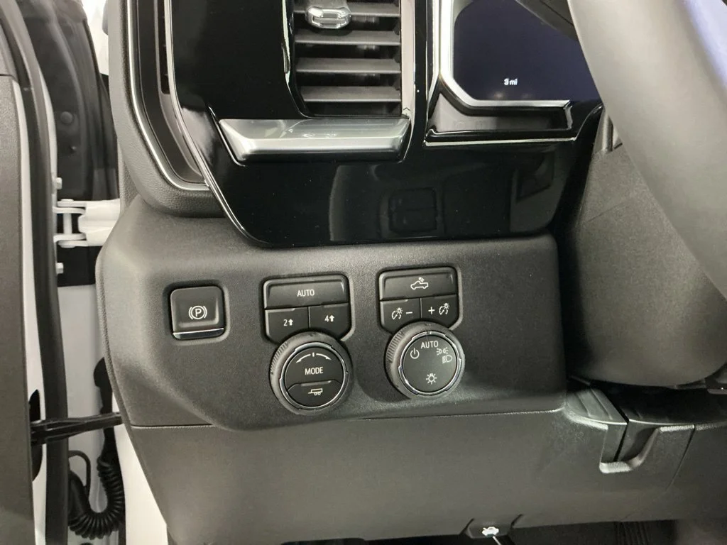 New 2026 Summit White Chevrolet LT (2FL) image 11
