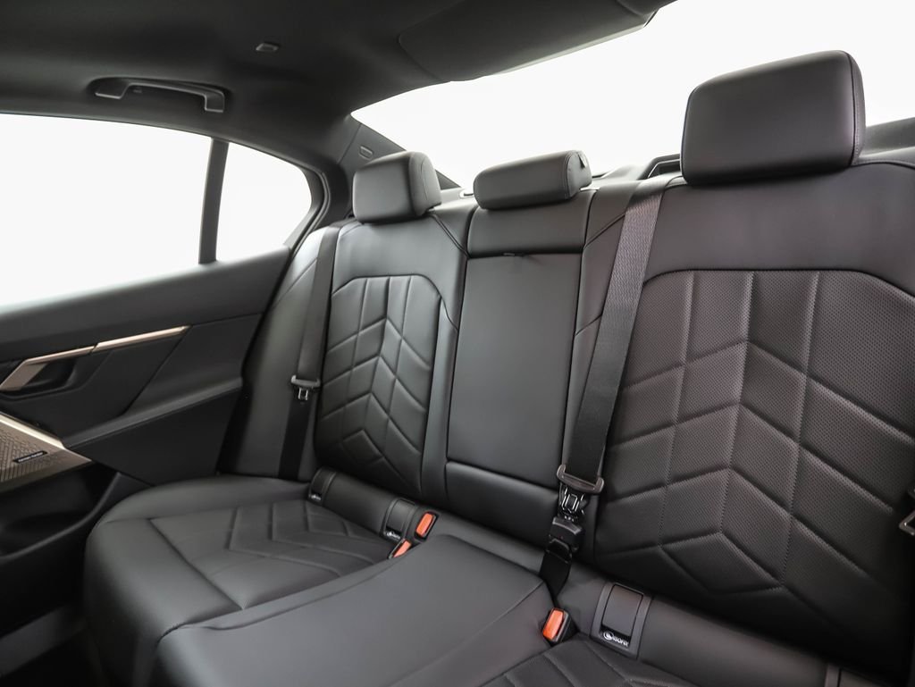 Used 2027 Black Sapphire Metallic BMW 530i xDrive image 23