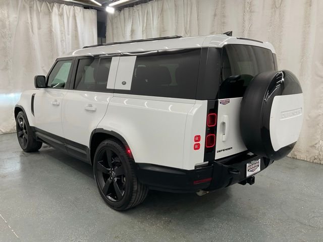 Used 2024 White Land Rover X-Dynamic SE image 5