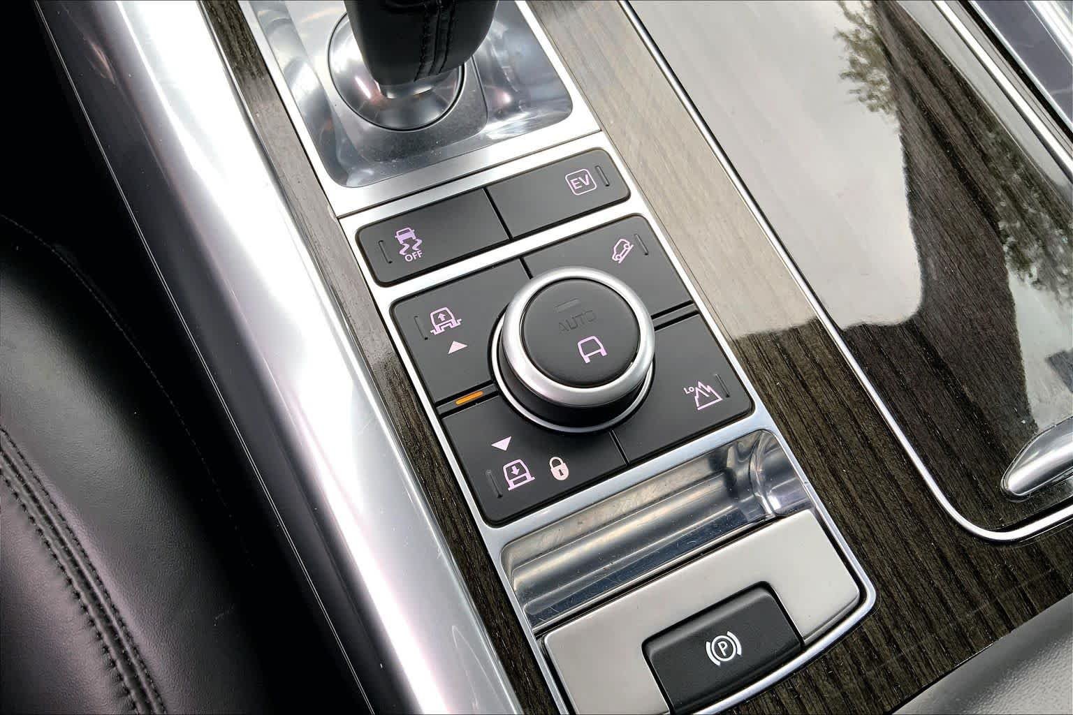 Used 2020 Fuji White Land Rover HSE image 30