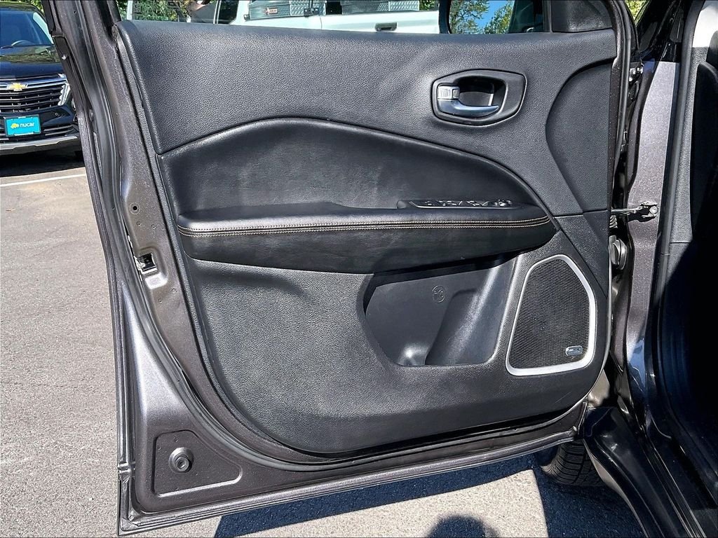 Used 2021 Gray Jeep Limited image 9