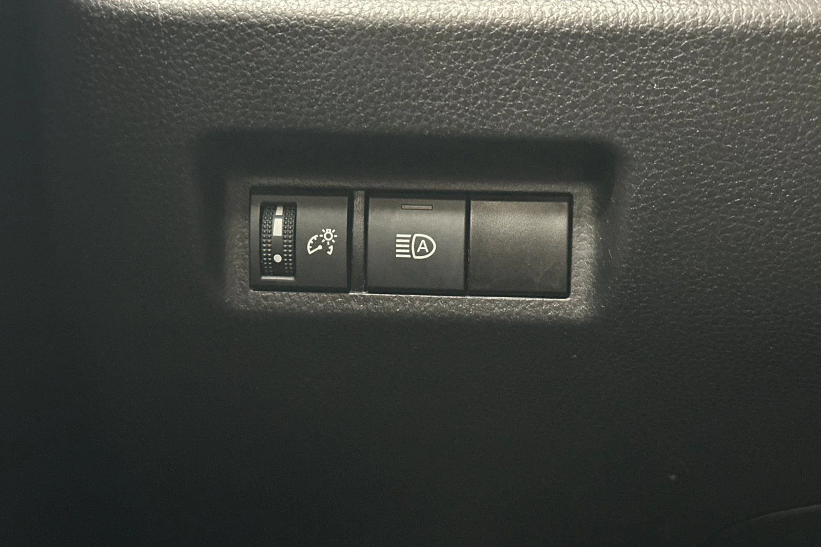 Used 2025 White Toyota XLE image 34