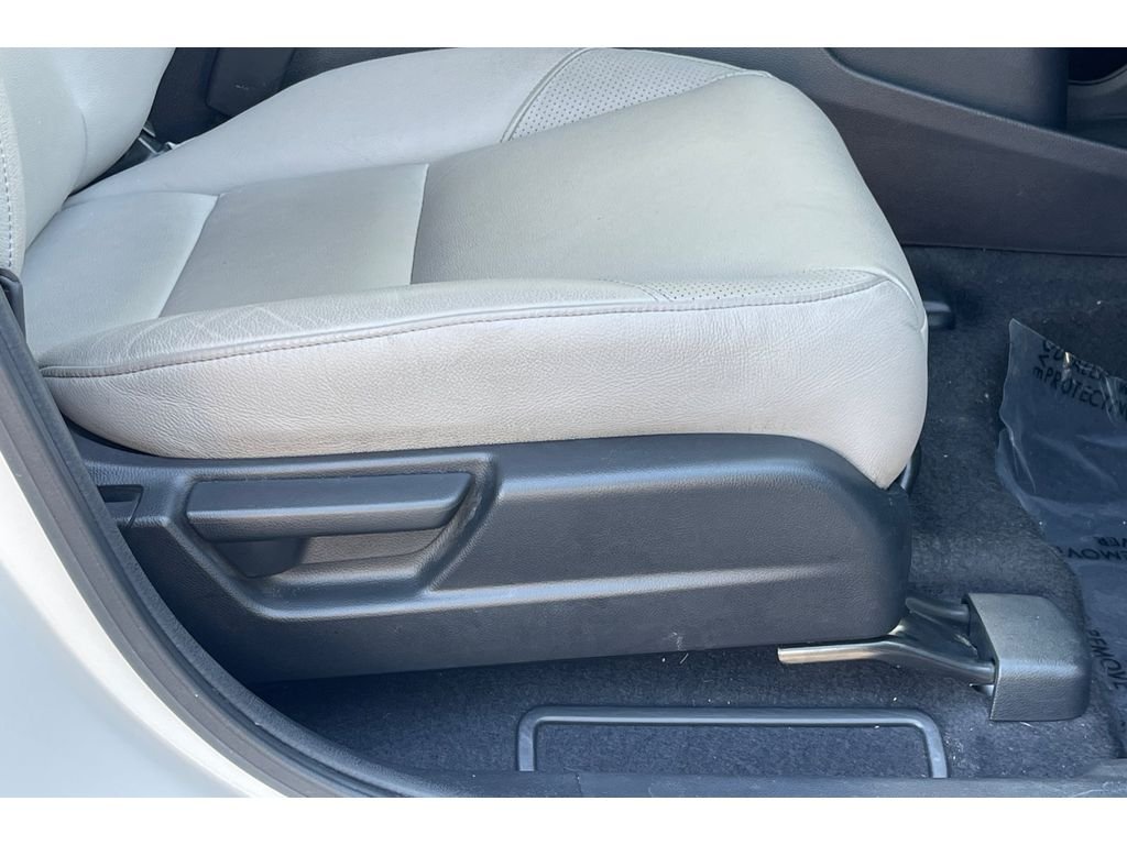 Used 2018 White Orchid Pearl Honda EX-L Navi image 24