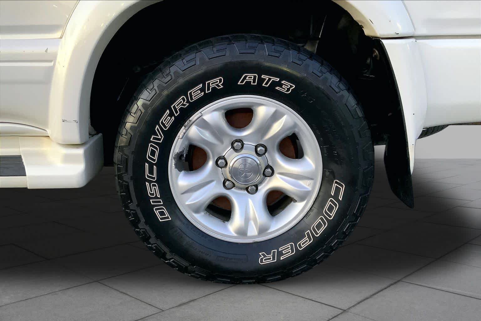 Used 2002 GOLDEN PEARL Toyota Limited image 9