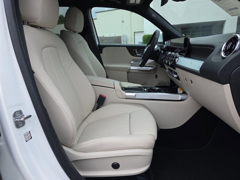 New 2026 White Mercedes-Benz GLB 250 image 16