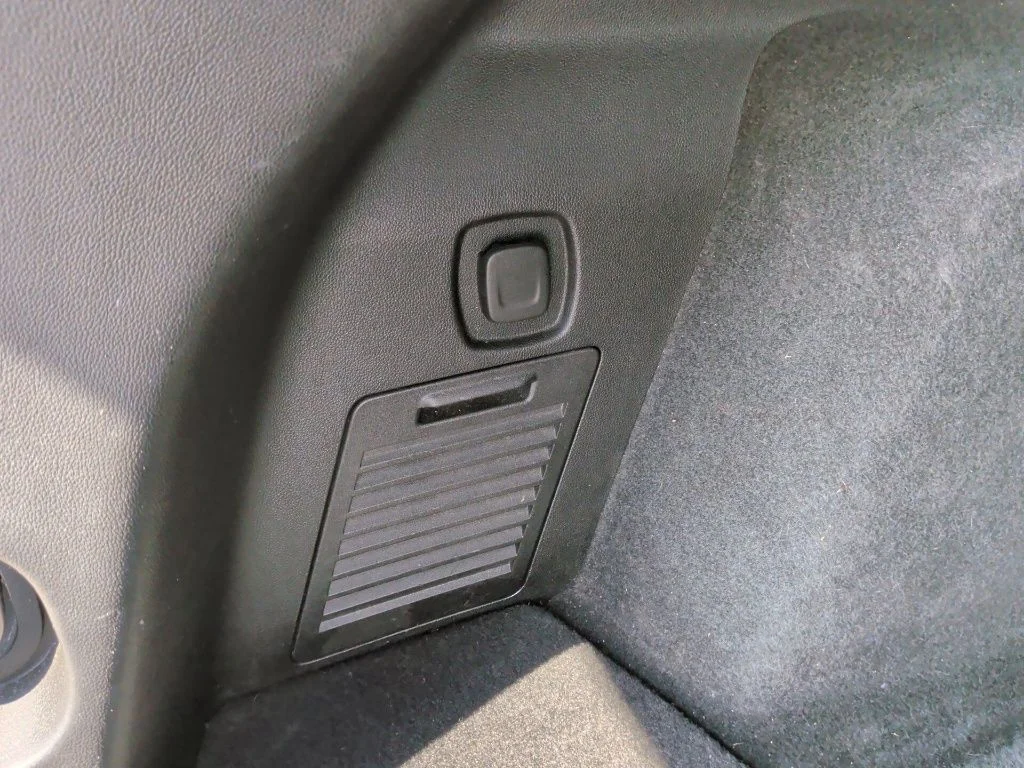Used 2019 White Cadillac Base image 38