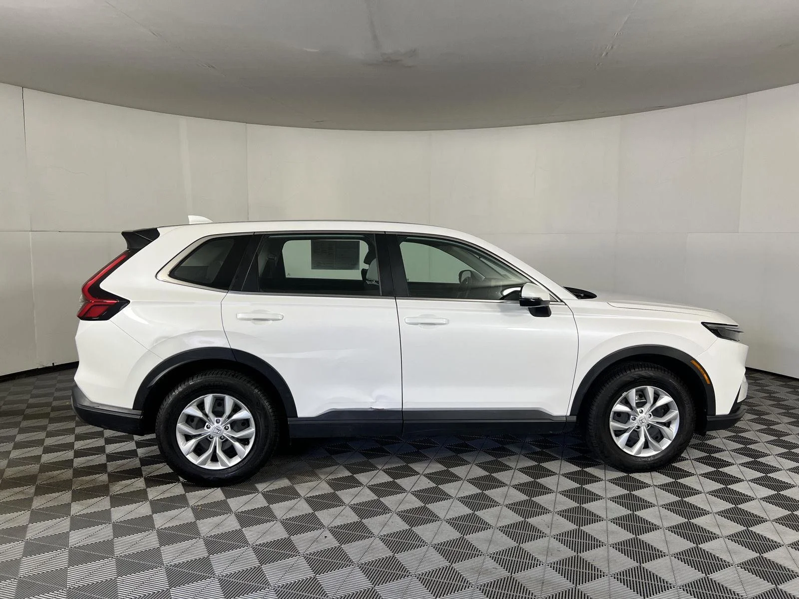 Used 2023 Platinum White Pearl Honda LX image 9