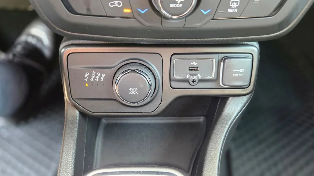 Used 2022 Gray Jeep Limited image 22
