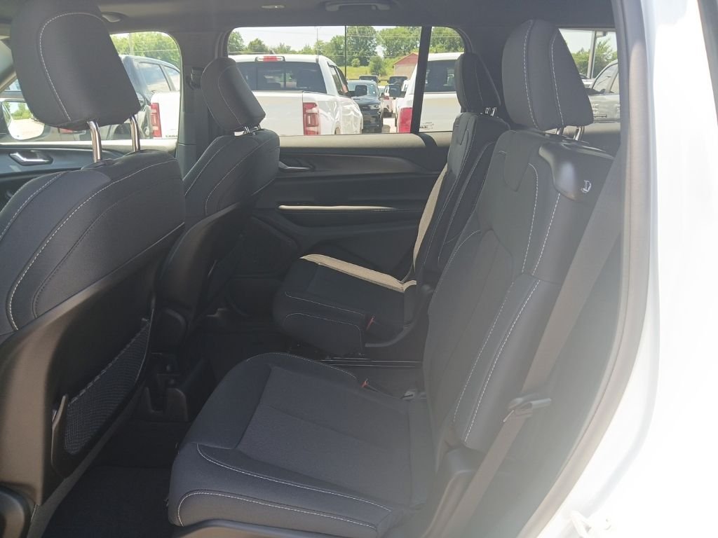 New 2026 Bright White Clear-Coat Exterior Paint Jeep Laredo image 35