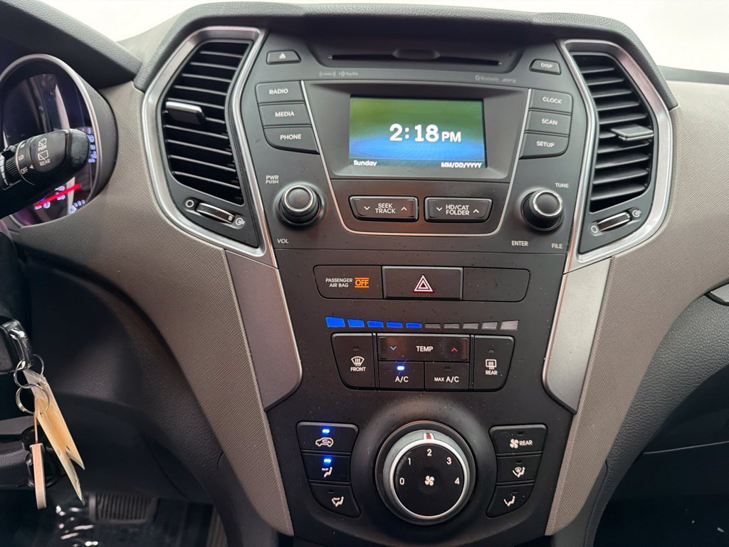 Used 2016 White Hyundai SE image 18