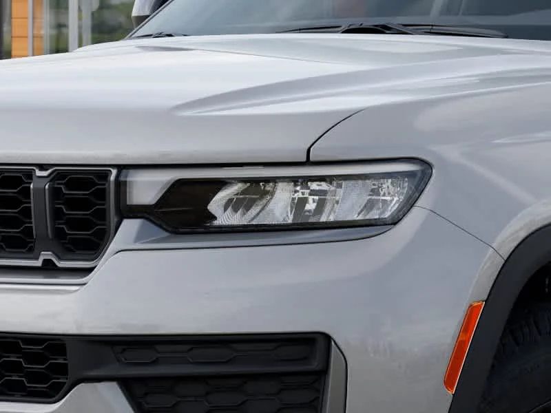 New 2026 Silver Zynith Jeep Laredo Altitude image 10
