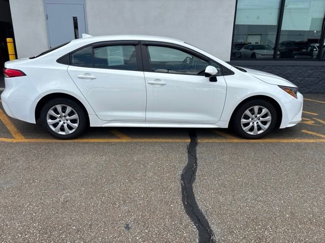 Used 2020 White Toyota LE image 4