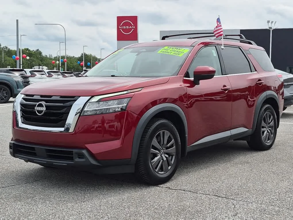2022 Nissan Pathfinder SV
