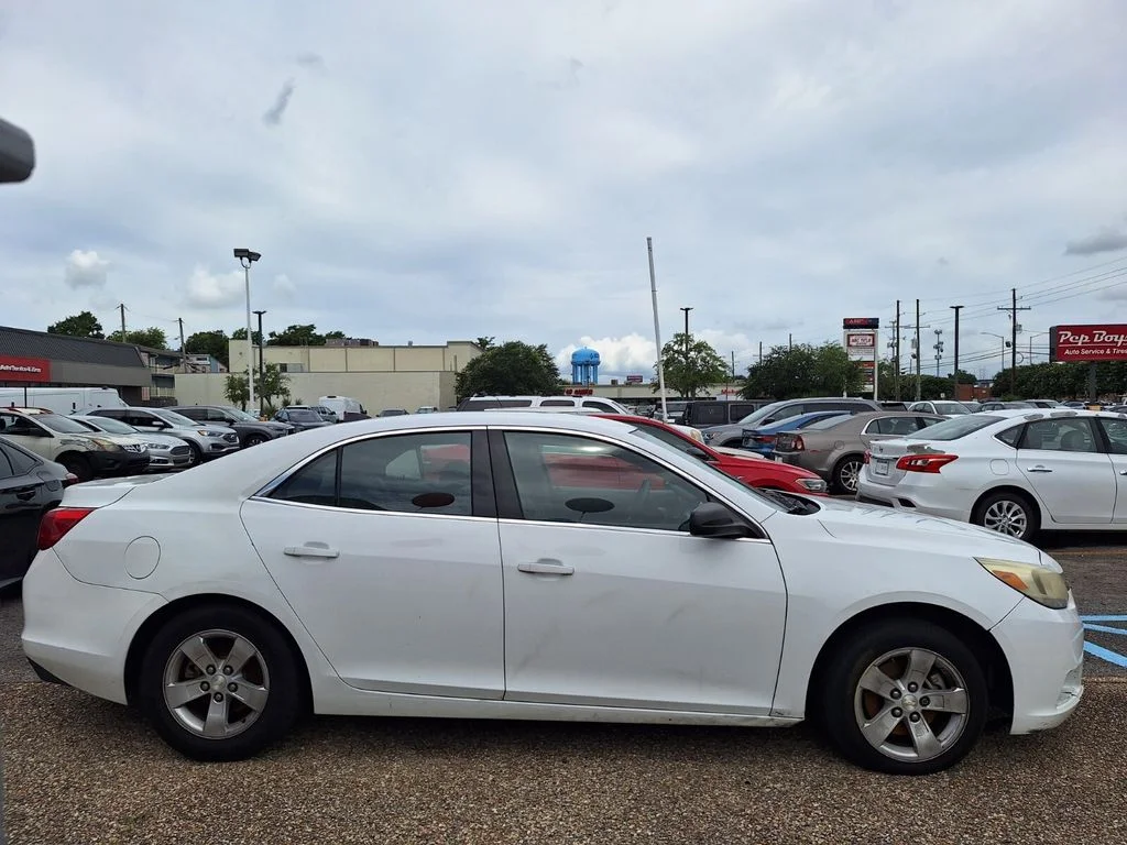 Used 2014 White Chevrolet LS image 6