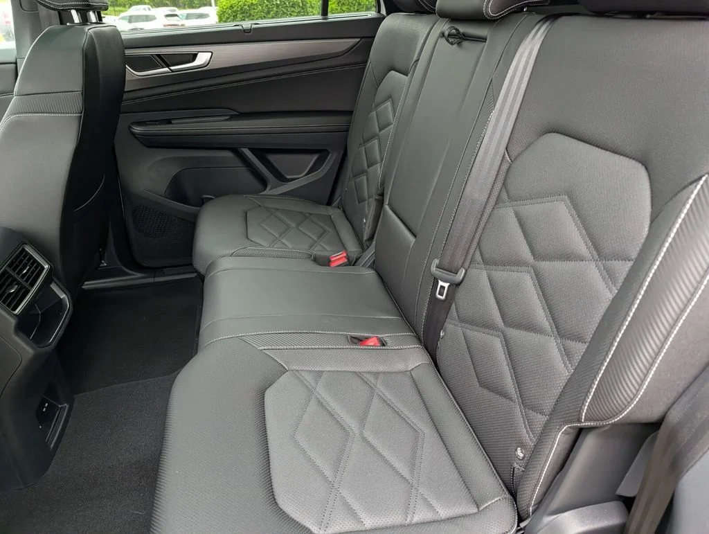 New 2026 White Volkswagen 2.0T SE w/Technology image 14