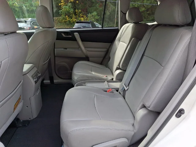 Used 2013 White Toyota SE image 11