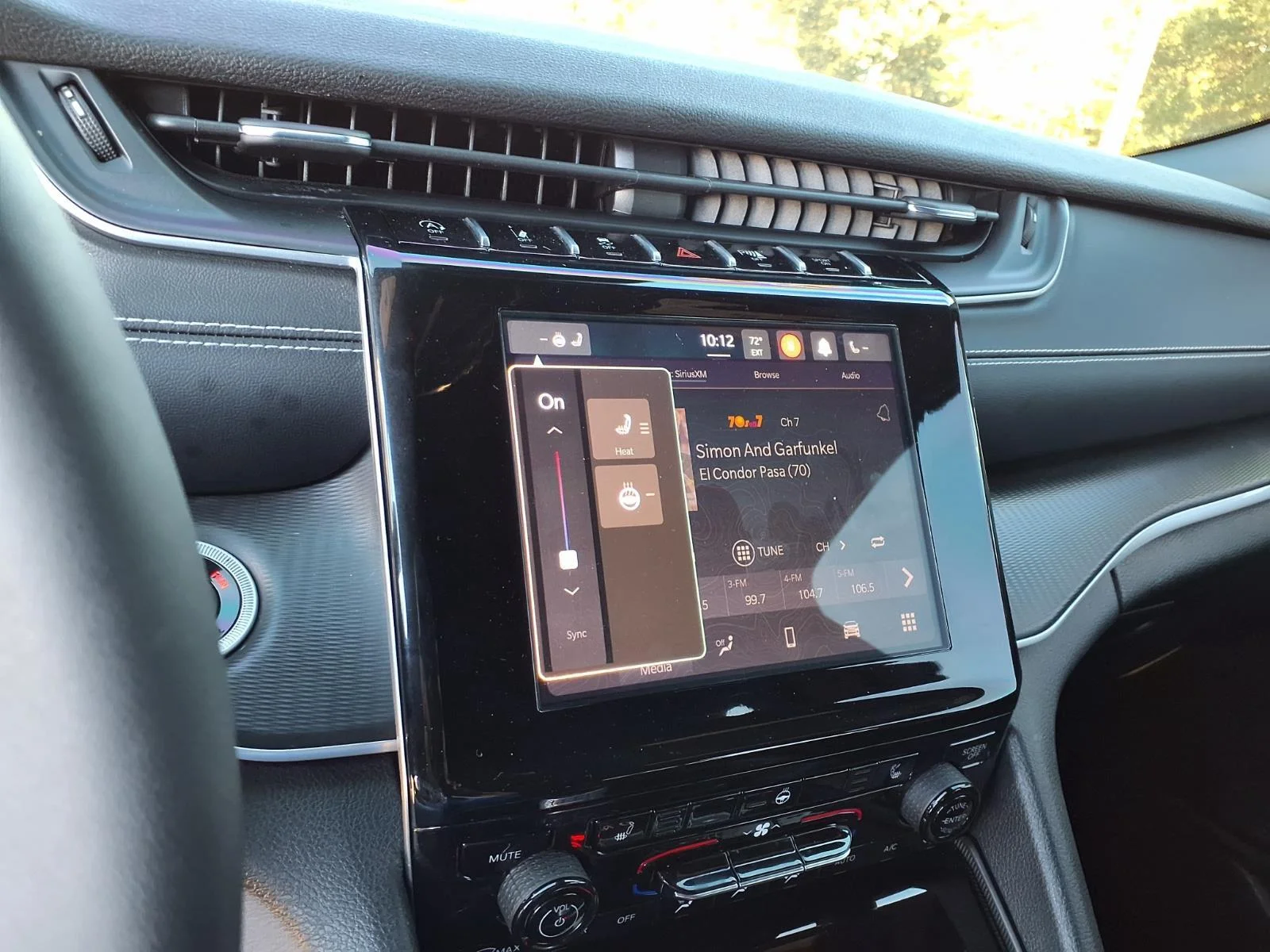 Used 2023 Silver Zynith Jeep Altitude image 5