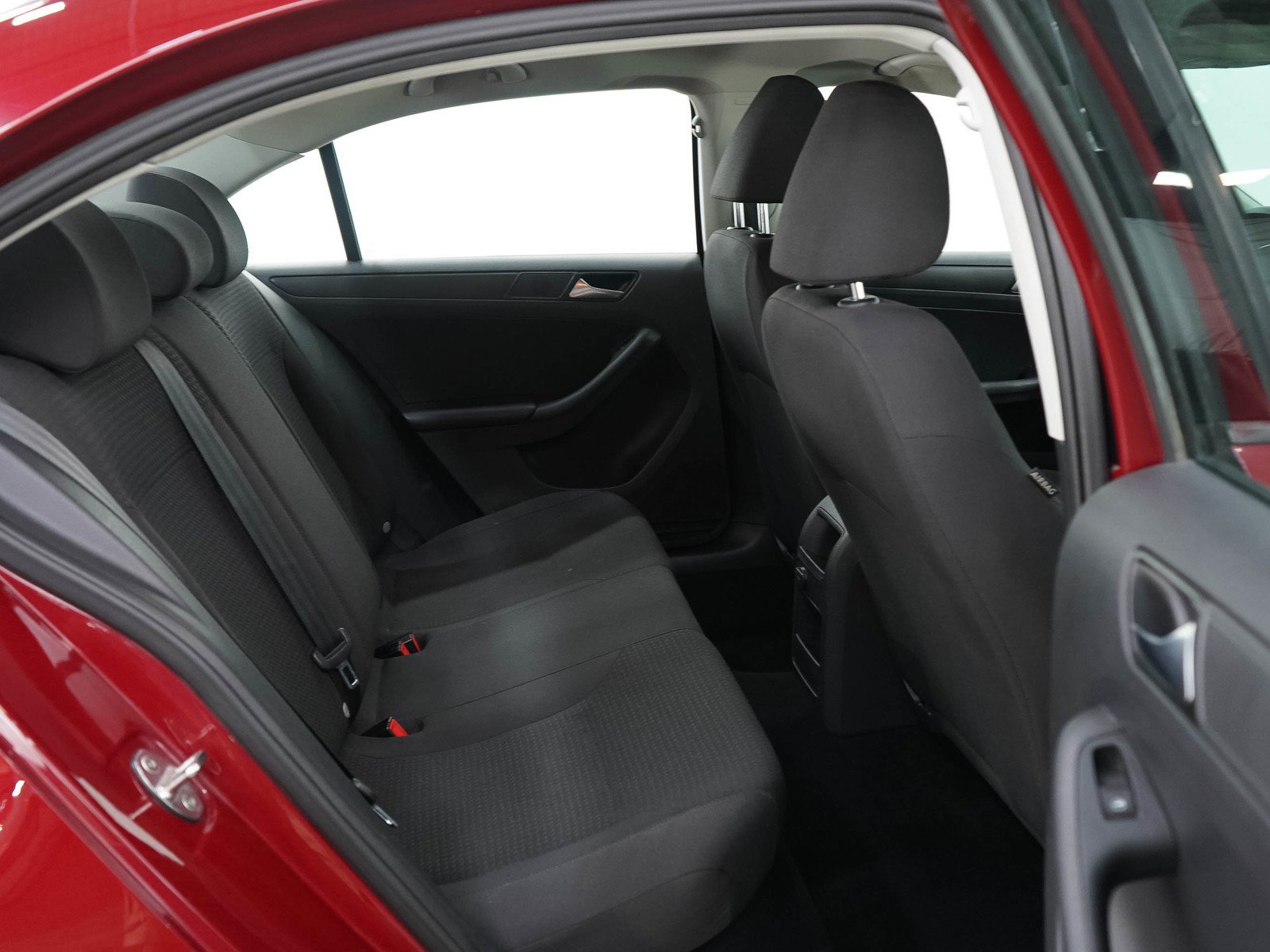 Used 2016 Cardinal Red Metallic Volkswagen 1.4T S image 12