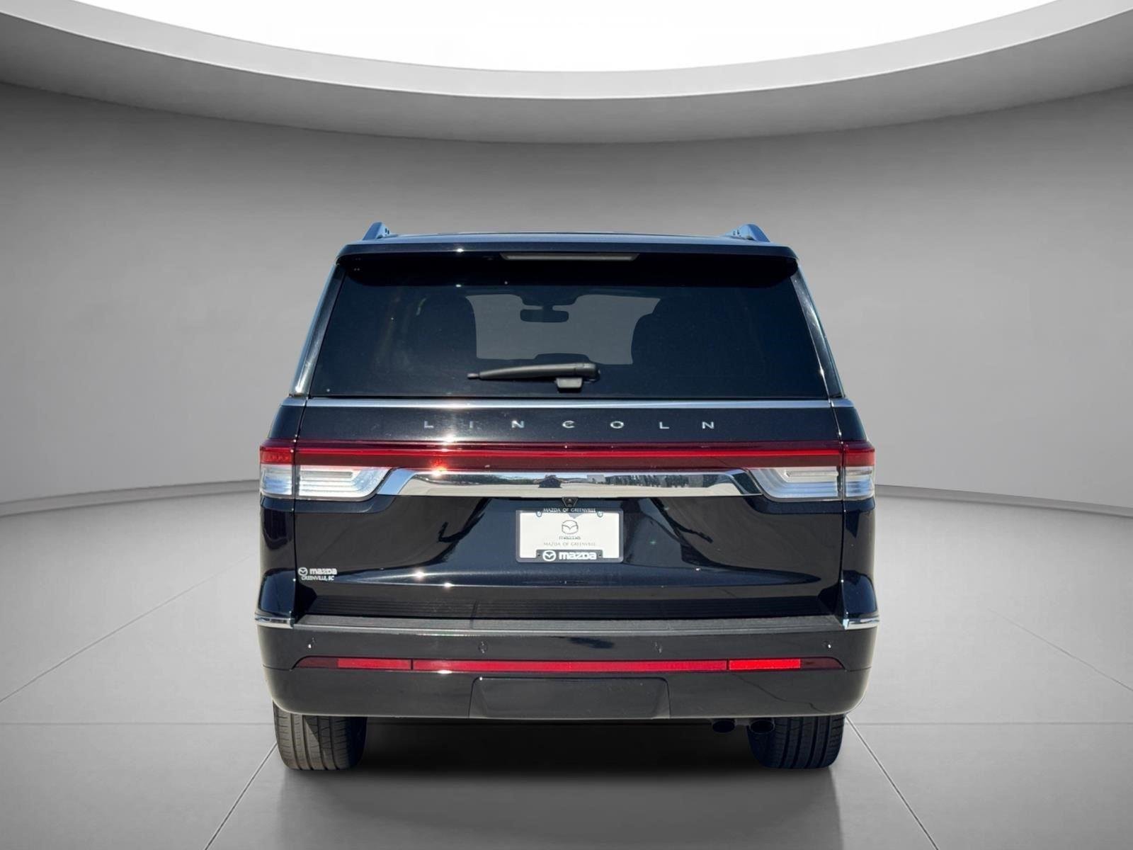 Used 2023 Infinite Black Metallic Clearcoat Lincoln Reserve image 10