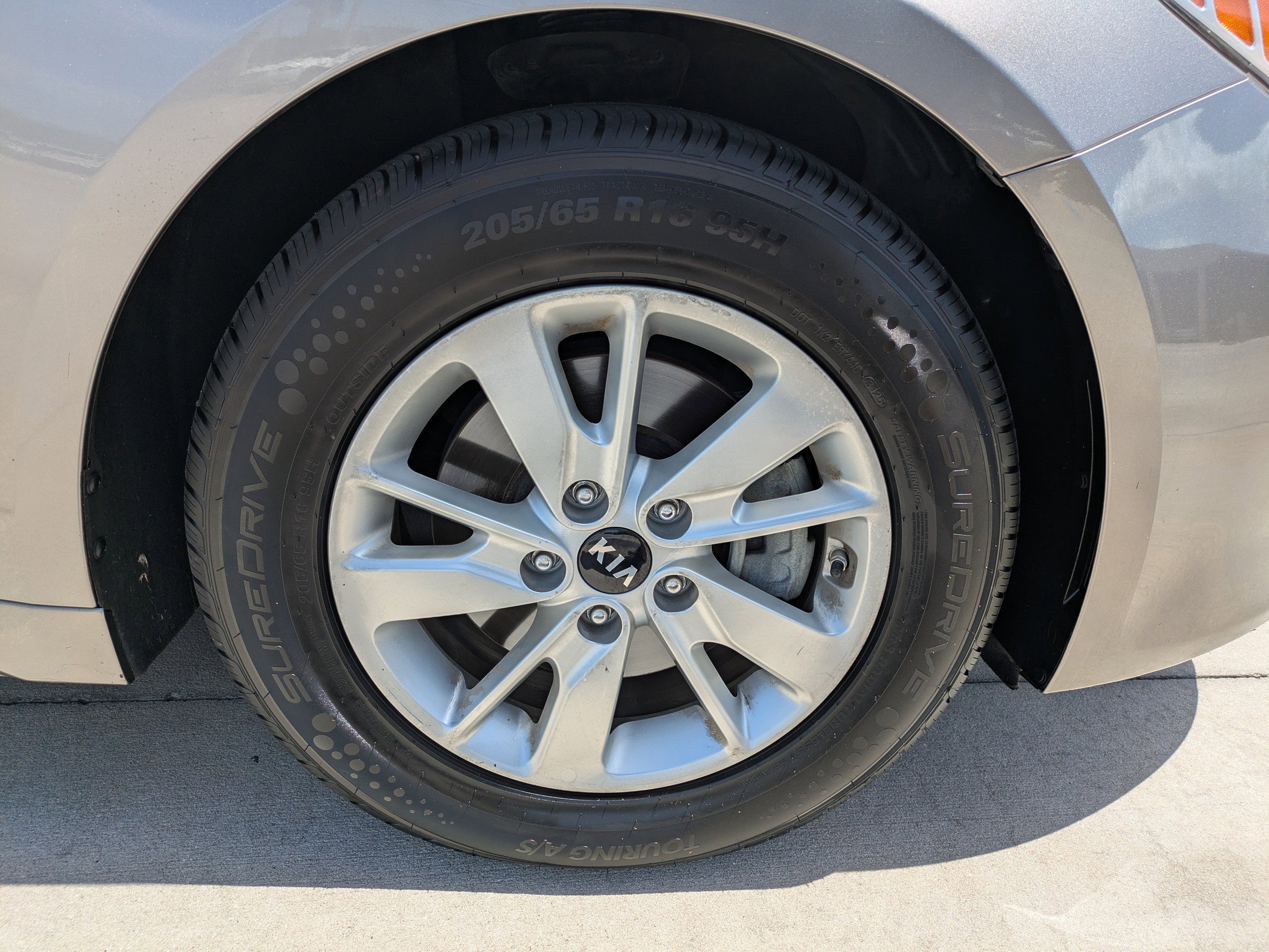 Used 2018 Titanium Silver Kia LX image 9