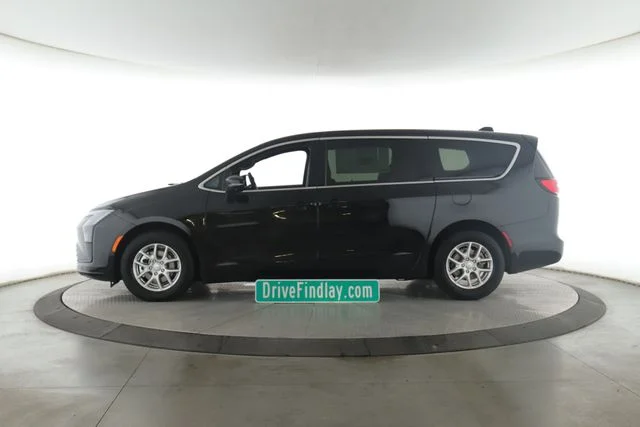 New 2027 Diamond Black Crystal Pearl-Coat Exterior Paint Chrysler Select image 9