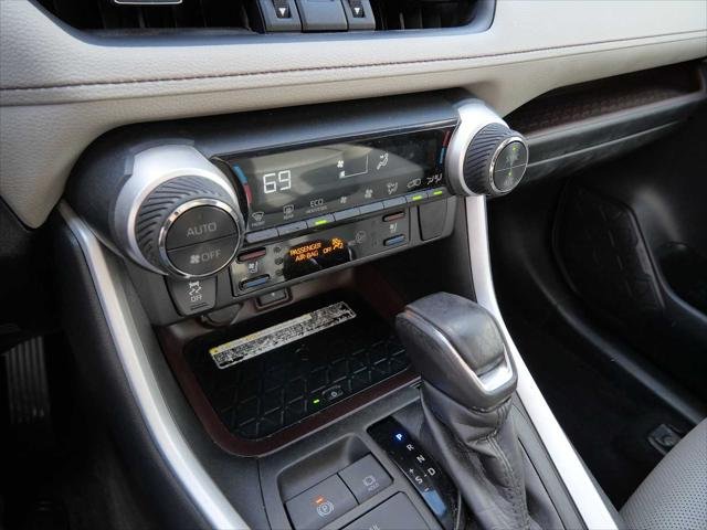 Certified Used 2021 SILVER SKY METALLIC Toyota  image 24