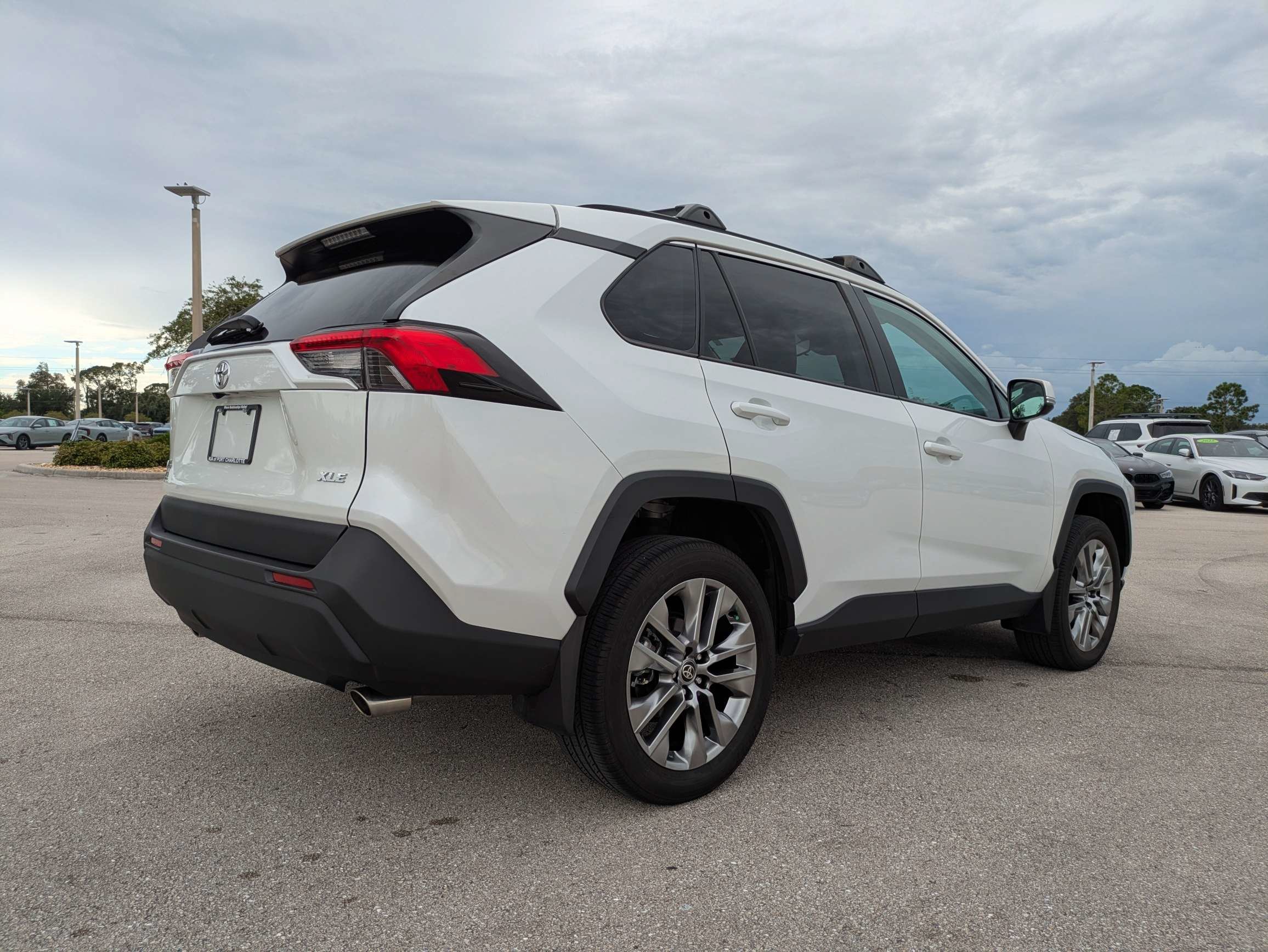 Used 2024 Pearl Toyota XLE Premium image 4