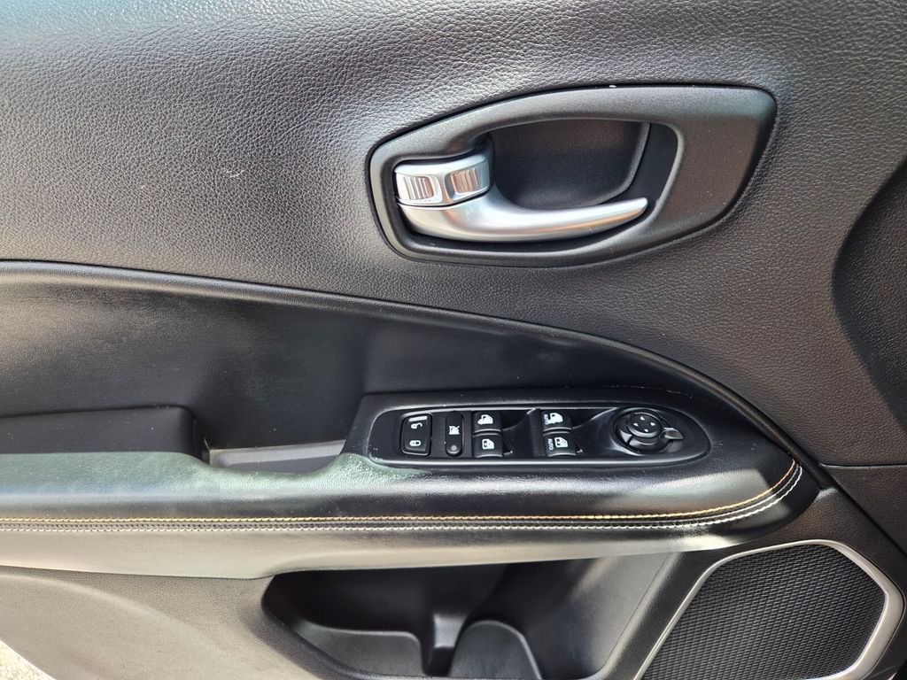 Used 2018 Black Jeep Sport image 21