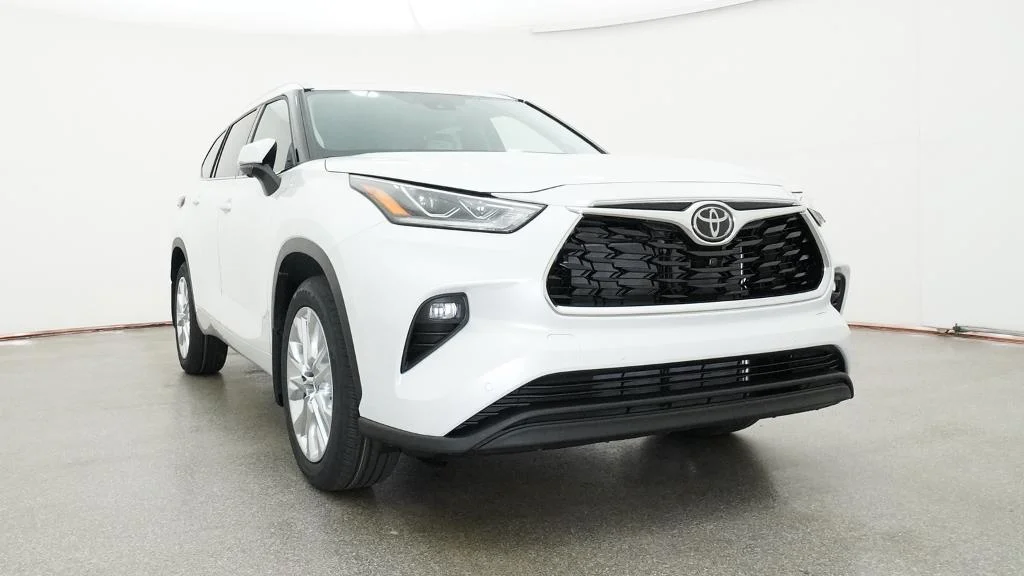New 2026 Wind Chill Pearl Toyota Limited image 7