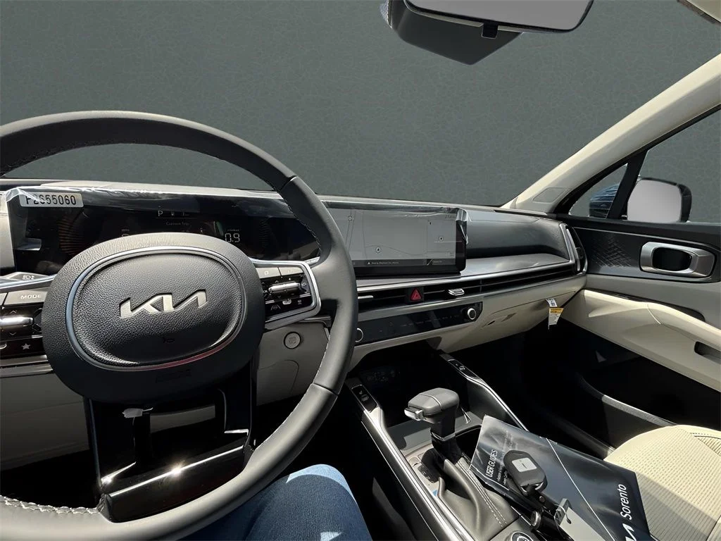 Used 2025 Black Kia S image 23