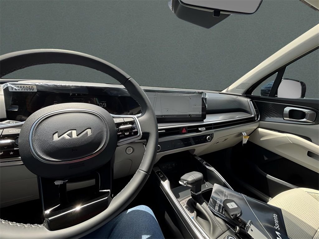 Used 2025 Black Kia S image 23