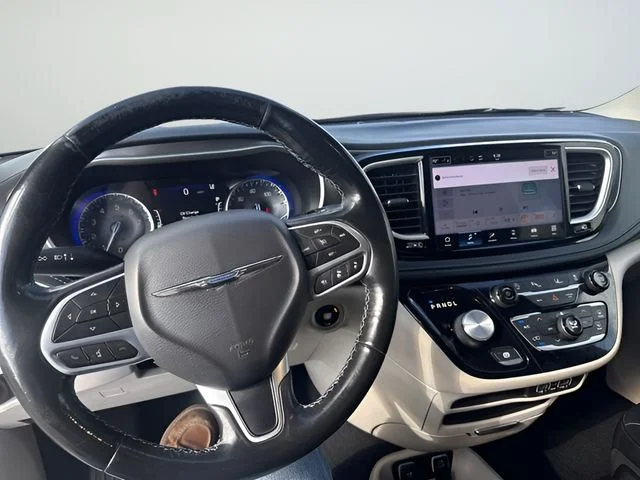 Used 2021 Silver Chrysler Touring L image 11