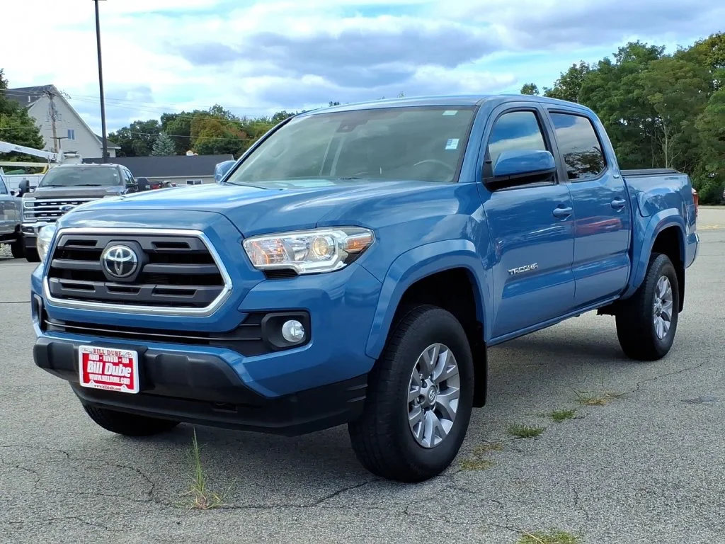 Used 2019 Blue Toyota SR5 image 19