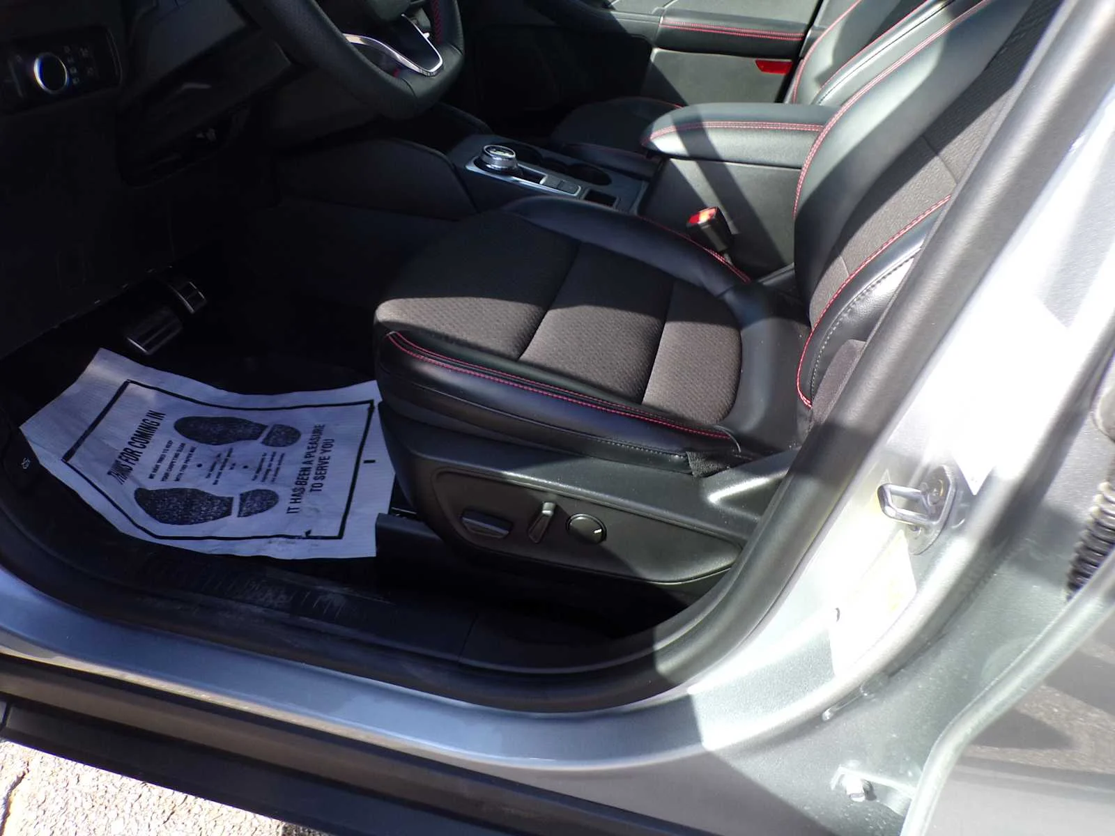 Used 2023 Iconic Silver Metallic Ford ST-Line image 13