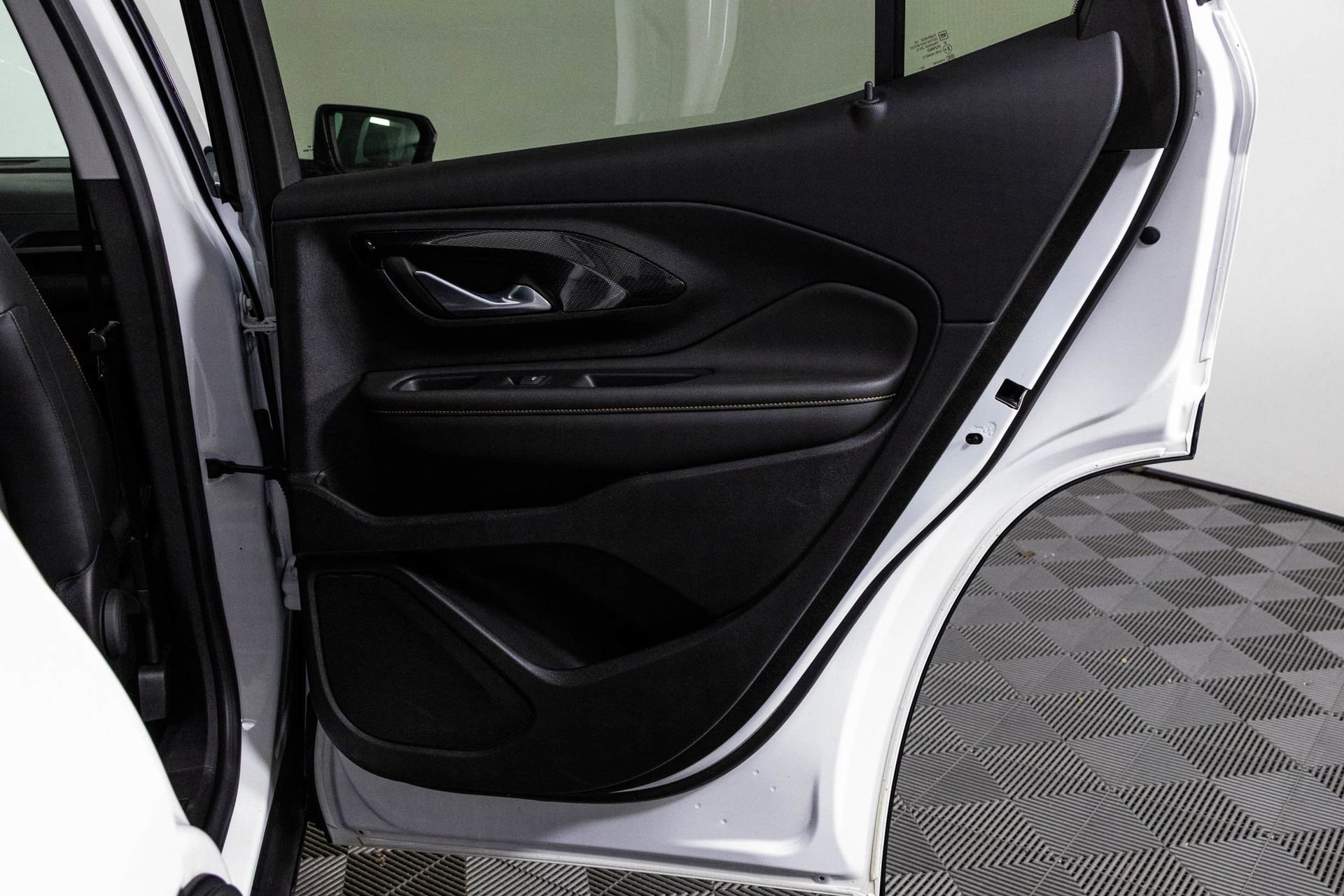 2023 GMC TERRAIN - Image 38