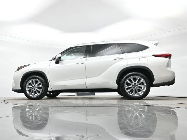 Used 2021 Blizzard Pearl Toyota Limited image 27