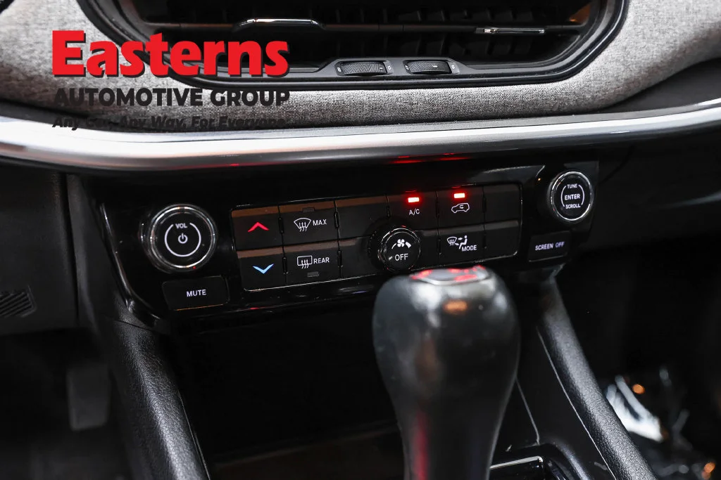 Used 2023 Black Jeep Latitude image 19