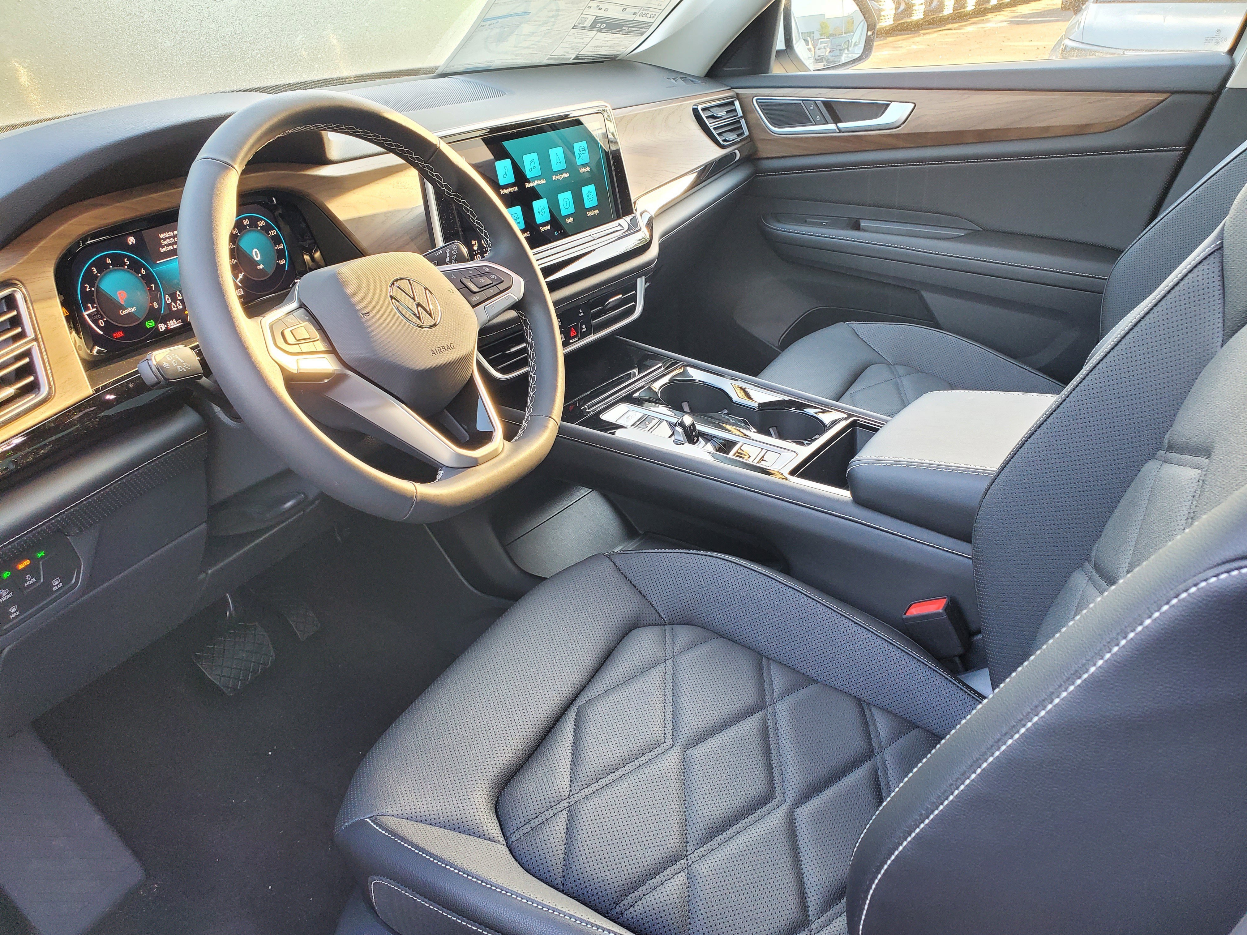 New 2026 White Volkswagen 2.0T SE w/Technology image 7