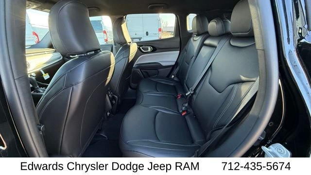 New 2026 Diamond Black Crystal Pearlcoat Jeep Limited image 30