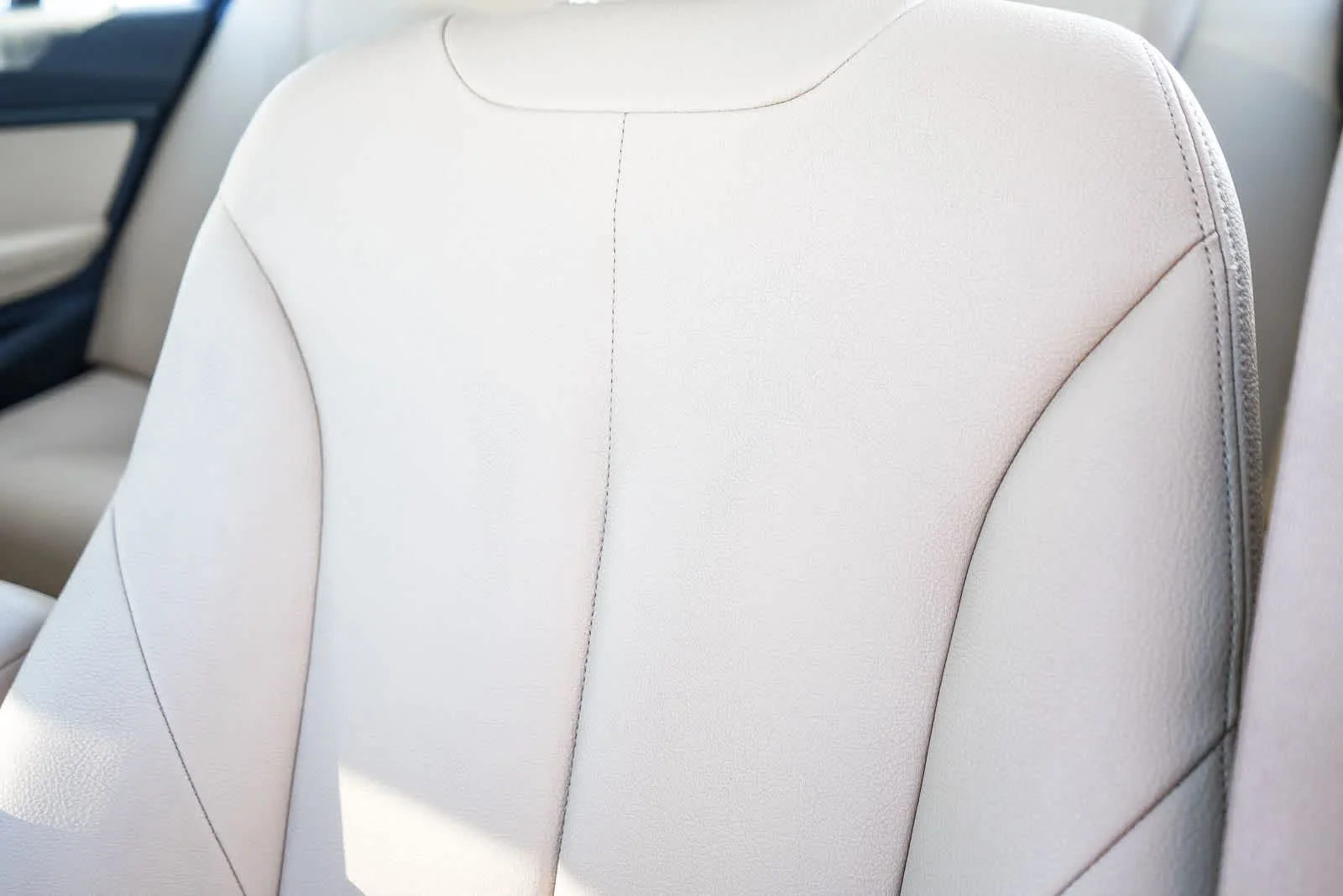 Used 2018 White BMW 320i image 26