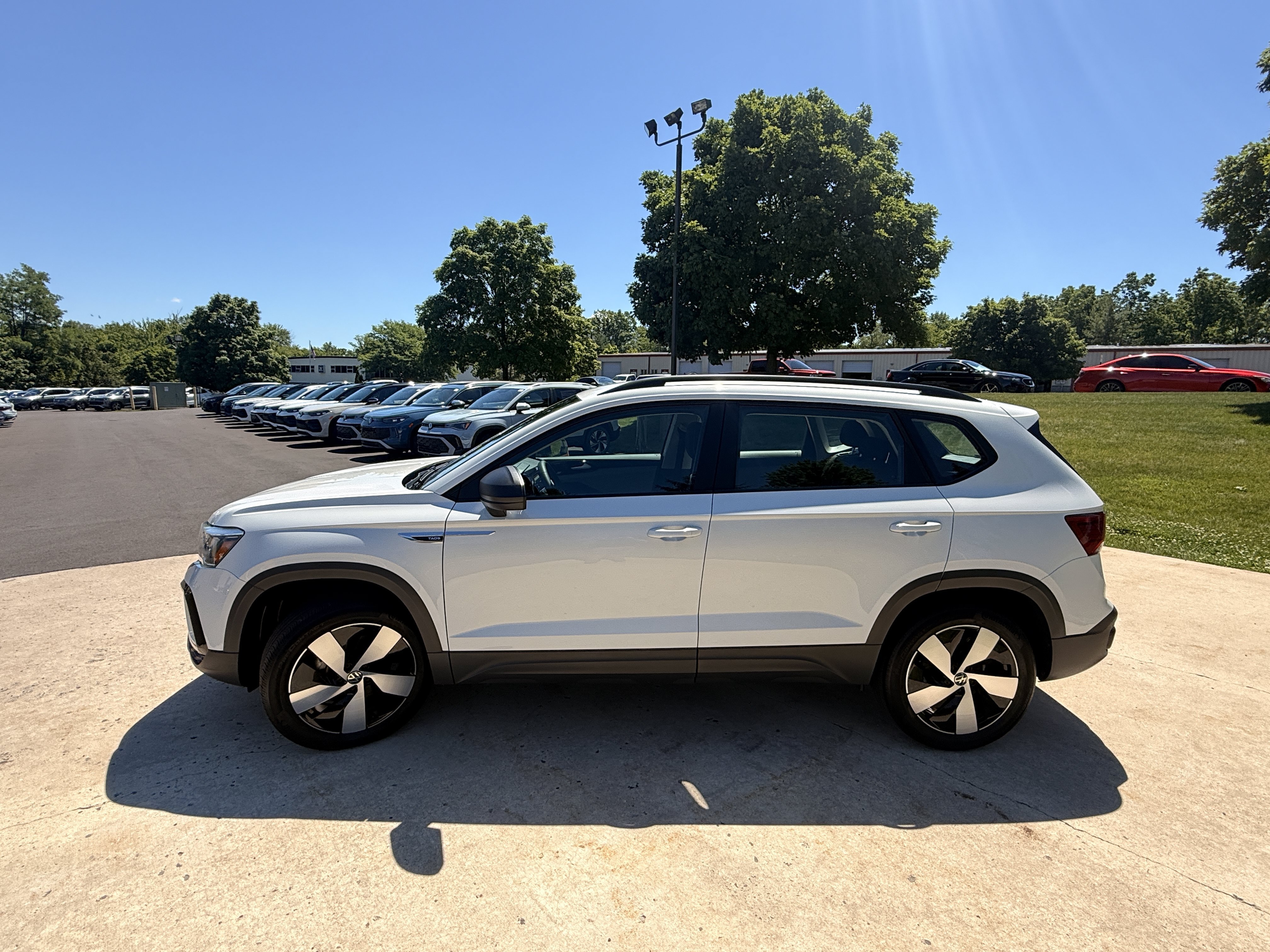 Used 2023 White Volkswagen S image 9
