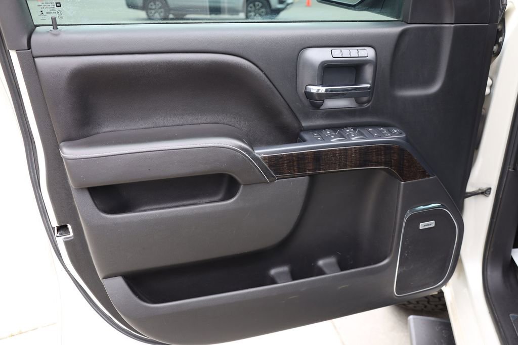 Used 2015 White Diamond Tricoat GMC Denali image 10
