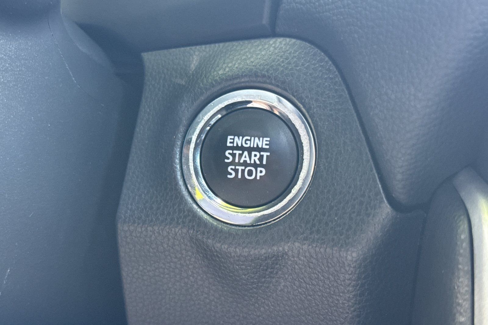Used 2023  Toyota XLE Premium image 21