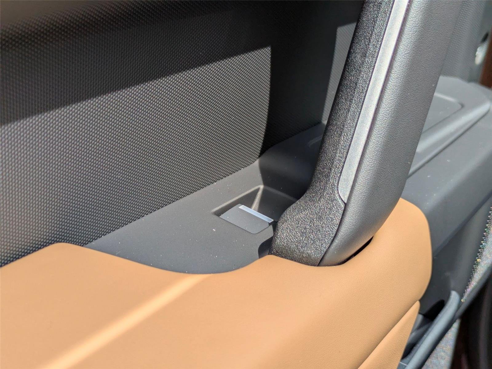New 2026 Sedona Red Metallic Land Rover S image 28