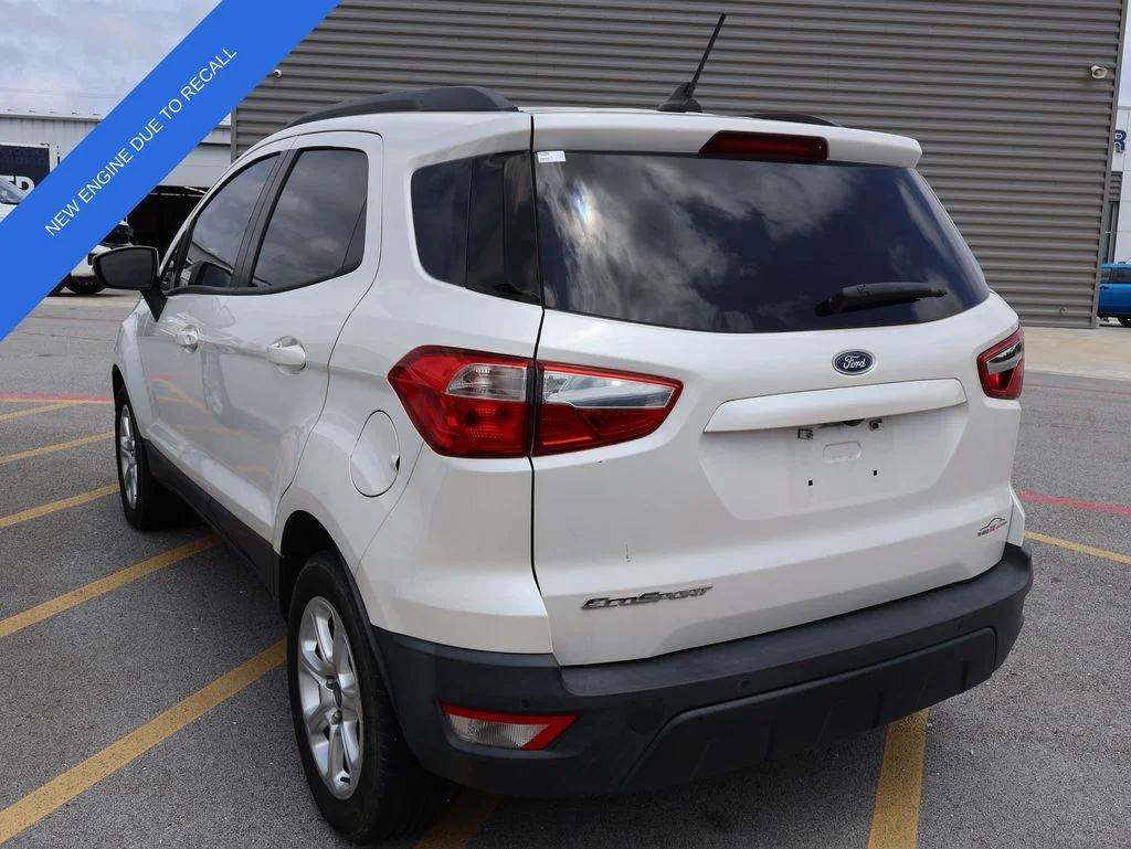 Used 2018 White Platinum Clearcoat Metallic Ford SE image 12