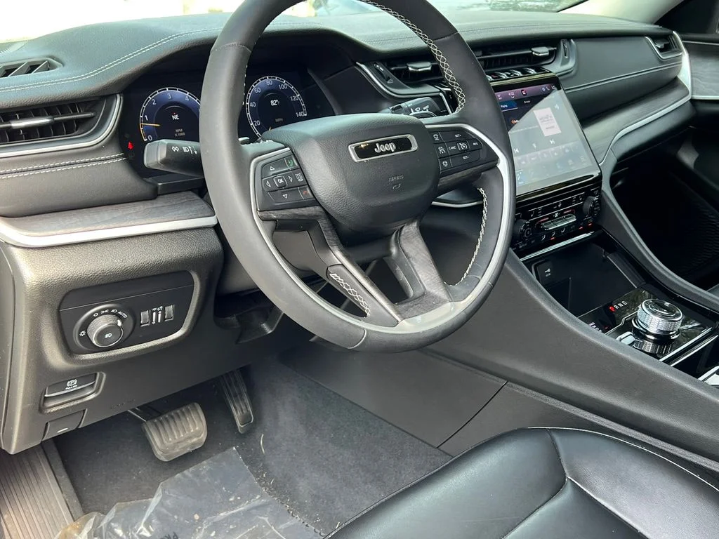 Used 2023 White Jeep Limited image 17