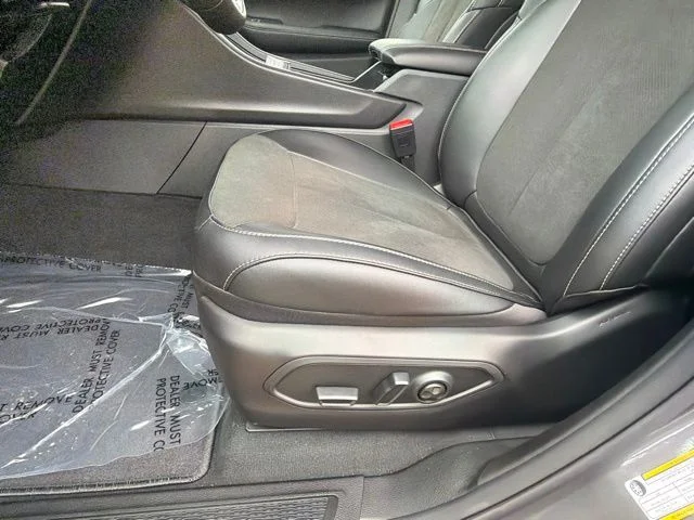 New 2026 Baltic Gray Metallic Clear-Coat Exterior Paint Jeep Altitude image 19